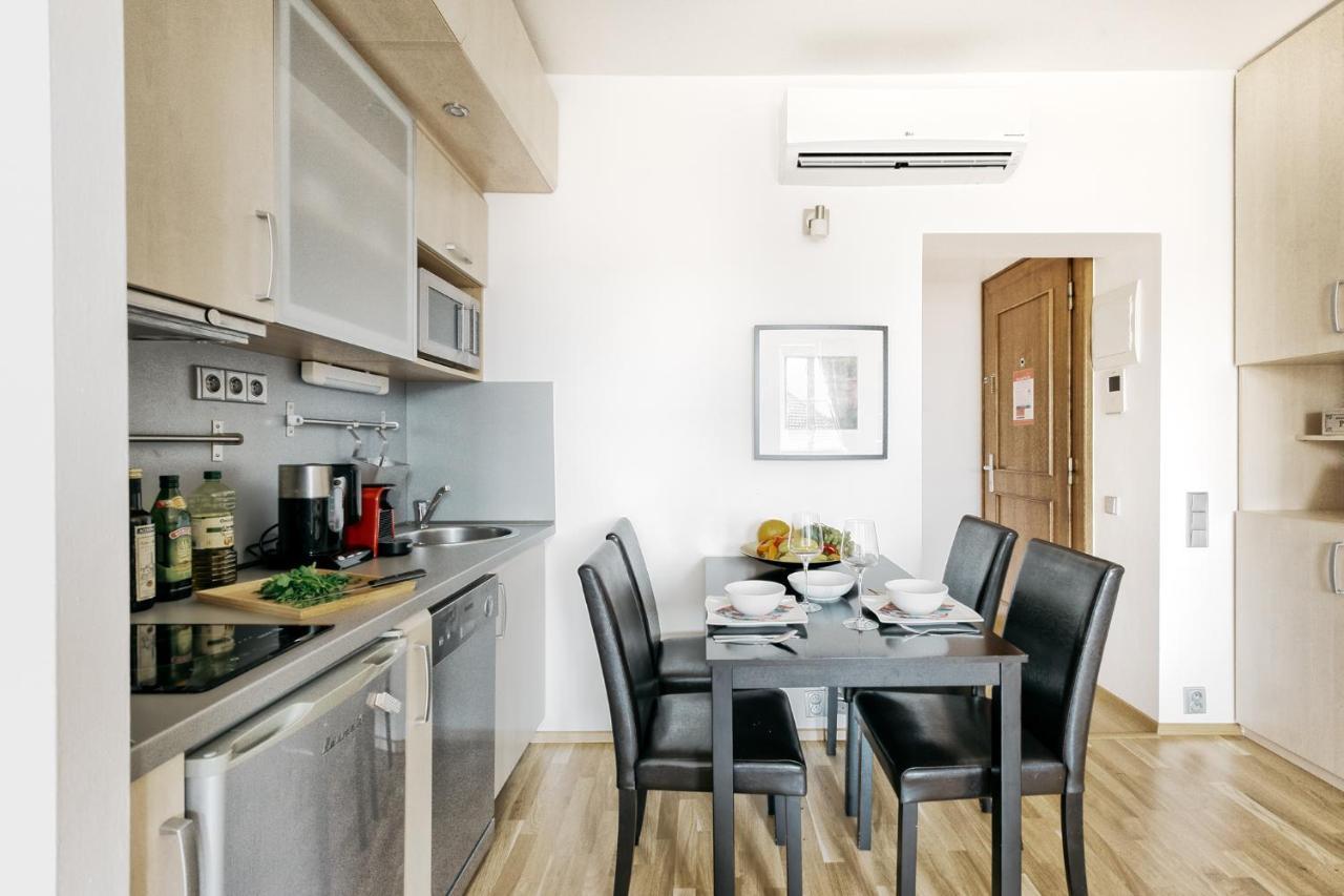 פראג Lil Apartment With Tyn Cathedral View, Parking & Ac מראה חיצוני תמונה